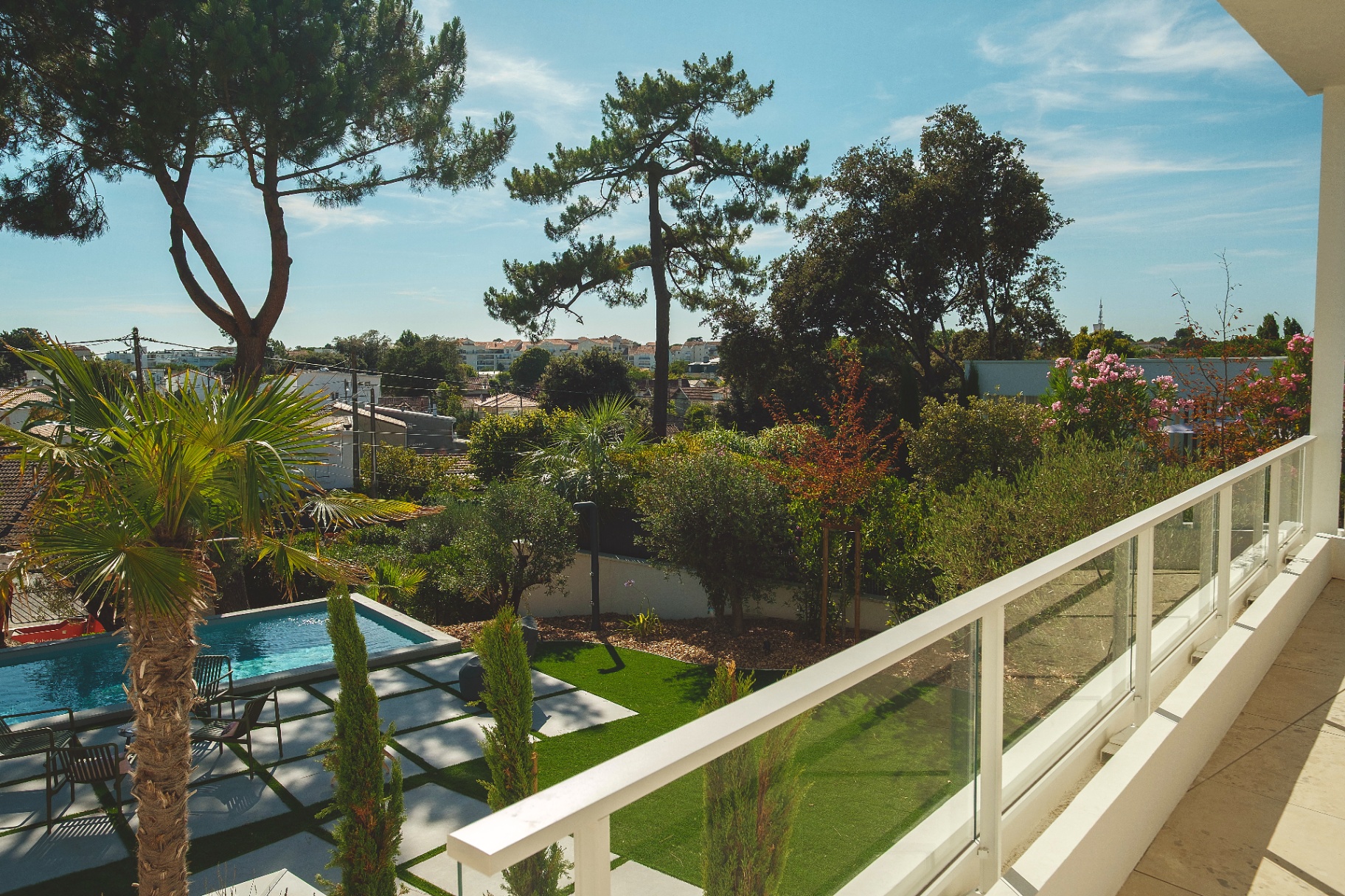 Vue depuis le balcon sur le jardin